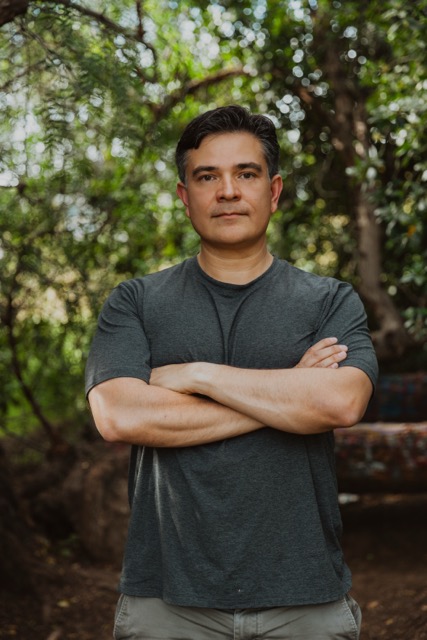 Robert en una práctica de meditación